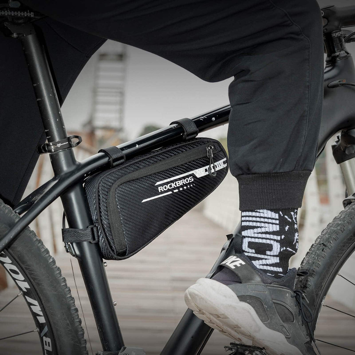ROCKBROS Bolsa de cuadro impermeable bolsa triangular para MTB y bicicletas de carretera 1,2L